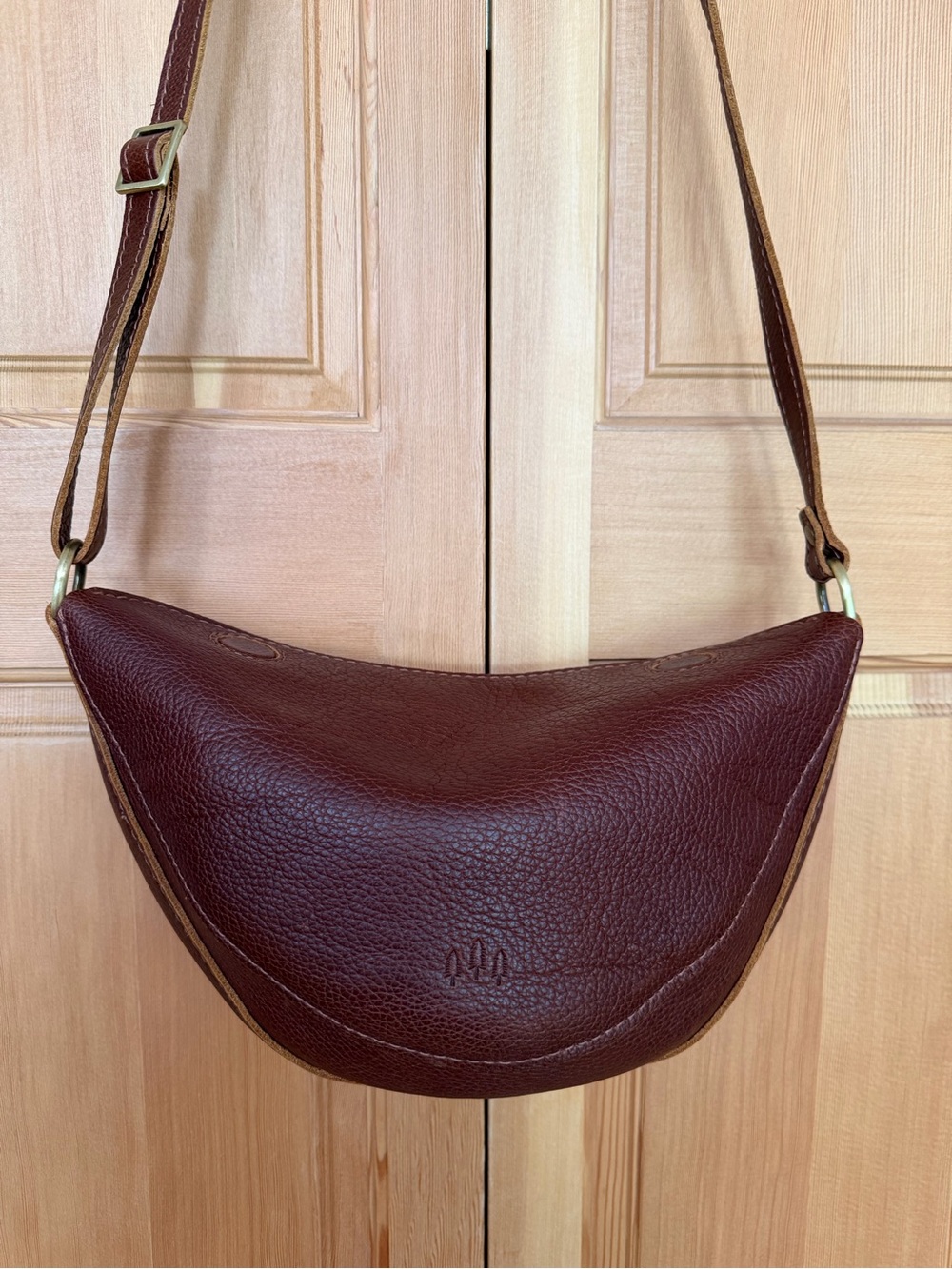 Portland Leather - Koala Medium - Nutmeg Crossbody Bag - Picture 6 of 8
